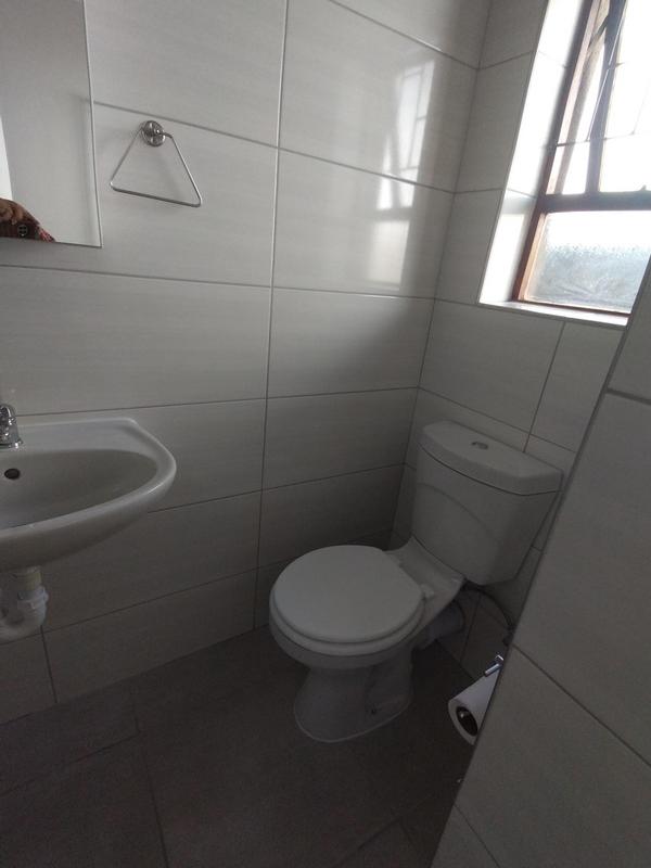 To Let 2 Bedroom Property for Rent in Oakdale Western Cape